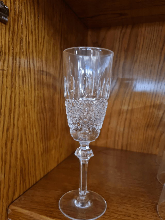 8 verres a champagne cristal de lorraine ( H20 Diam6.5 )