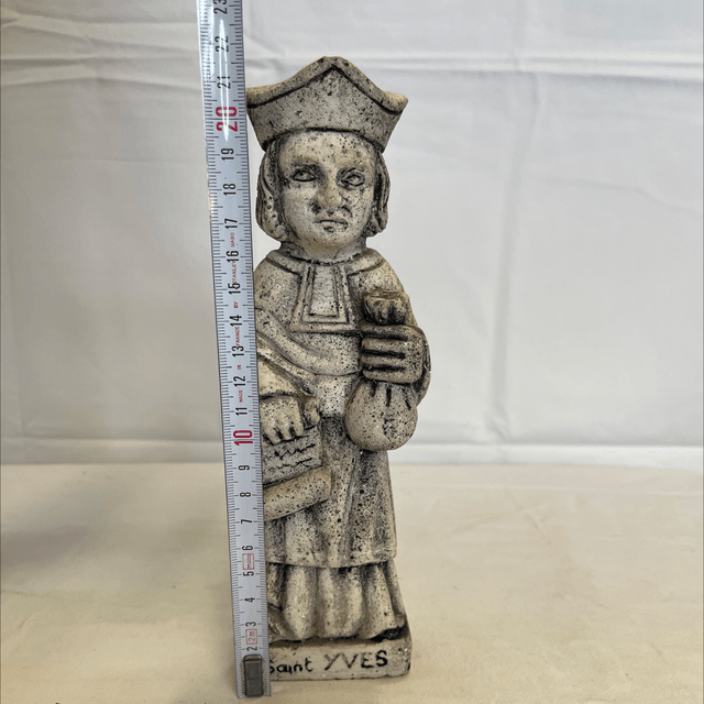 statuette St-Yves travail artisanal
