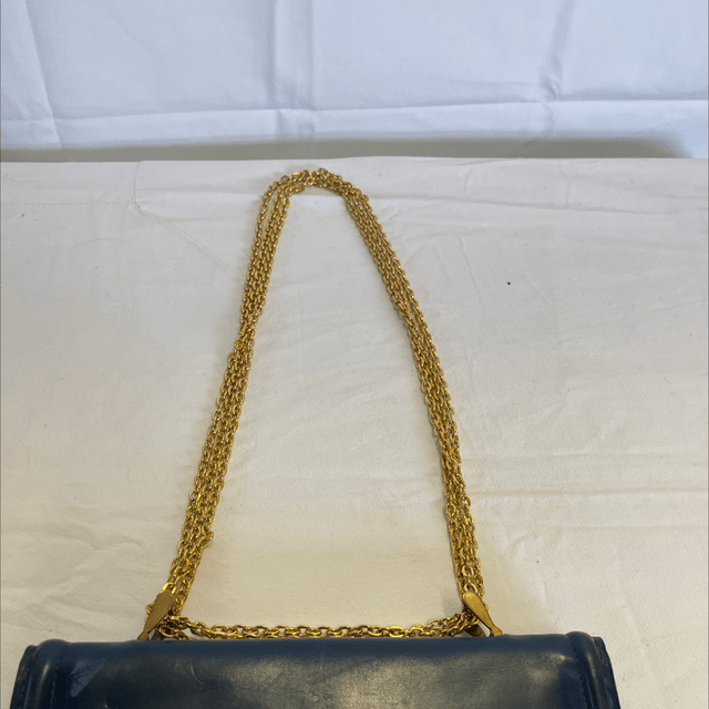 sac à main lanière dorée 