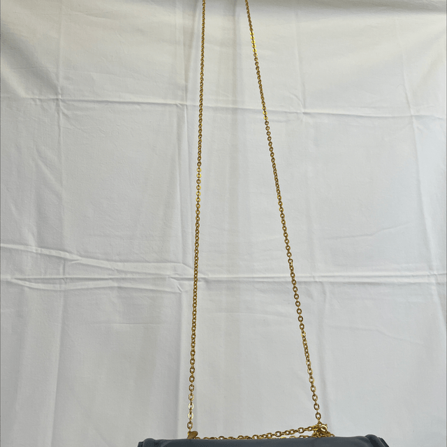 sac à main lanière dorée 