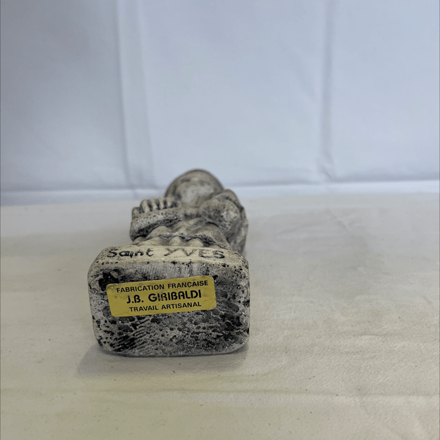 statuette St-Yves travail artisanal