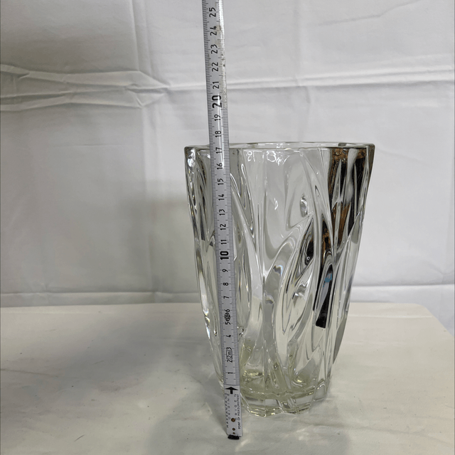 Vase en verre blanc