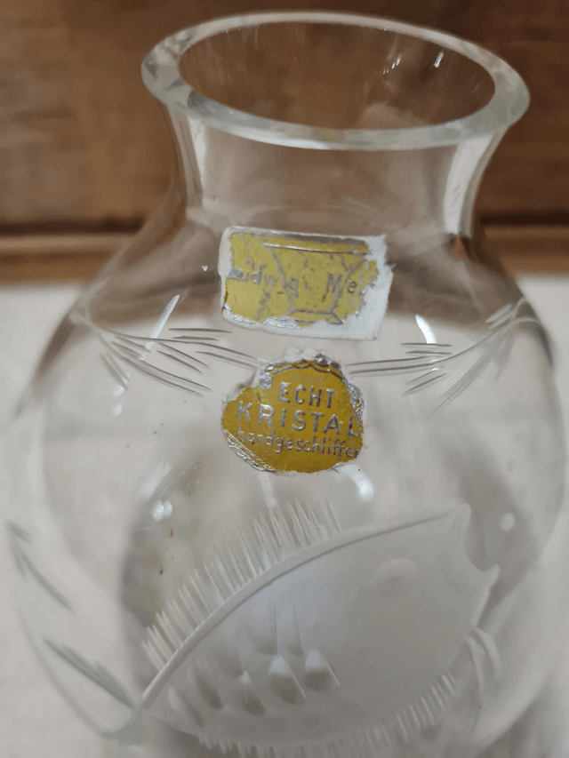 Vase boule cristal dessin poissons ciselés vintage