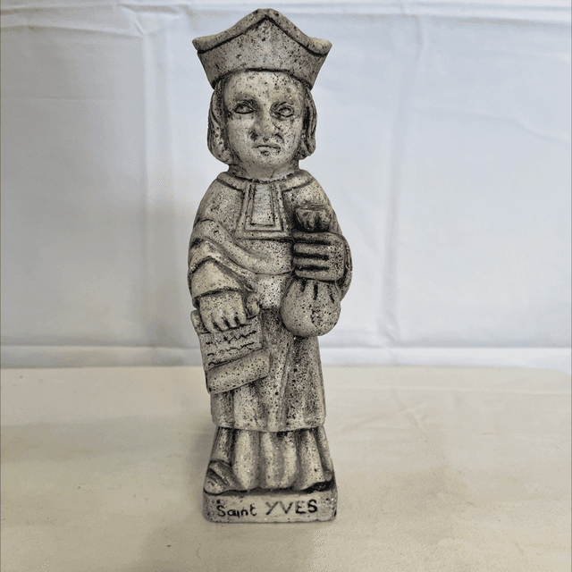 statuette St-Yves travail artisanal